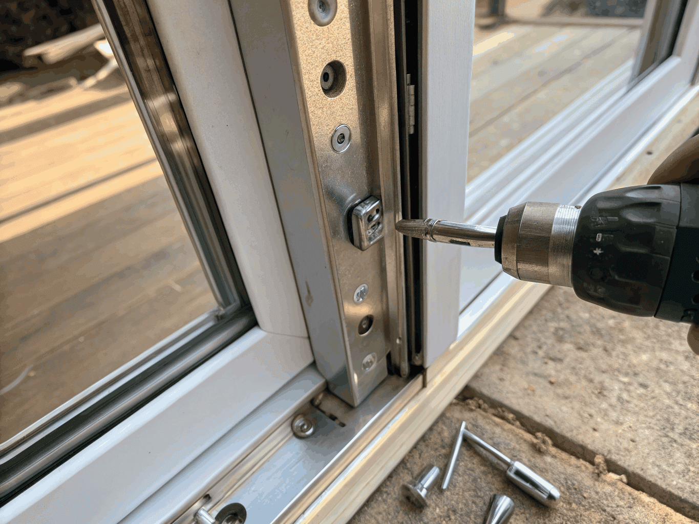 Three-point stainless steel bullet latching mechanism with padlock hasp